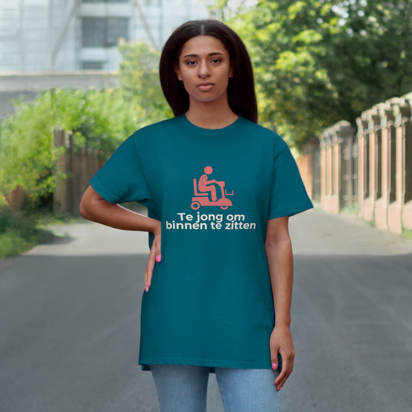Uniseks T-Shirt - 'Te jong om binnen te zitten'